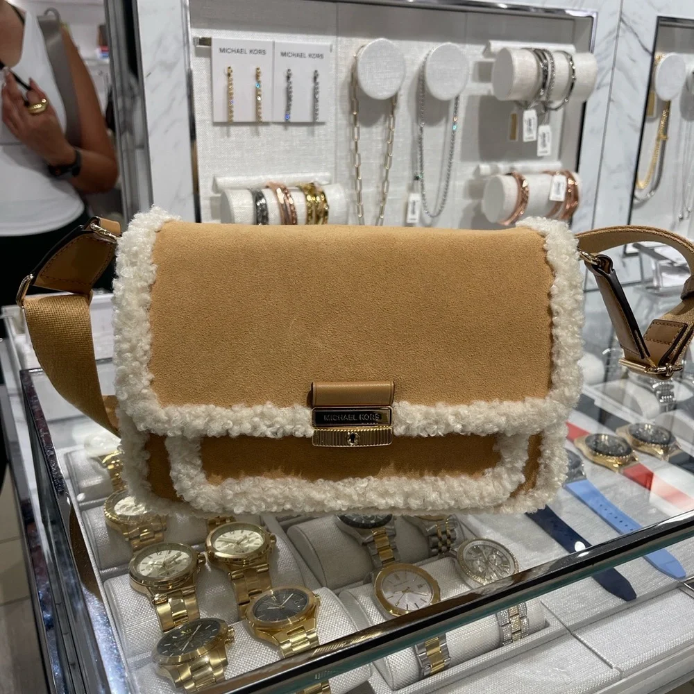 MICHAEL KORS Bradshaw Medium Suede and Faux Shearling Messenger Bag
Peanut
NWT - Picture 12 of 16